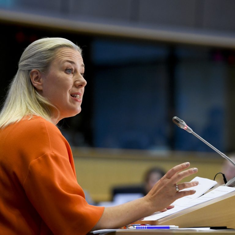 Jutta Urpilainen Euroopan parlamentin kuulemisessa tiistaina 1.10.